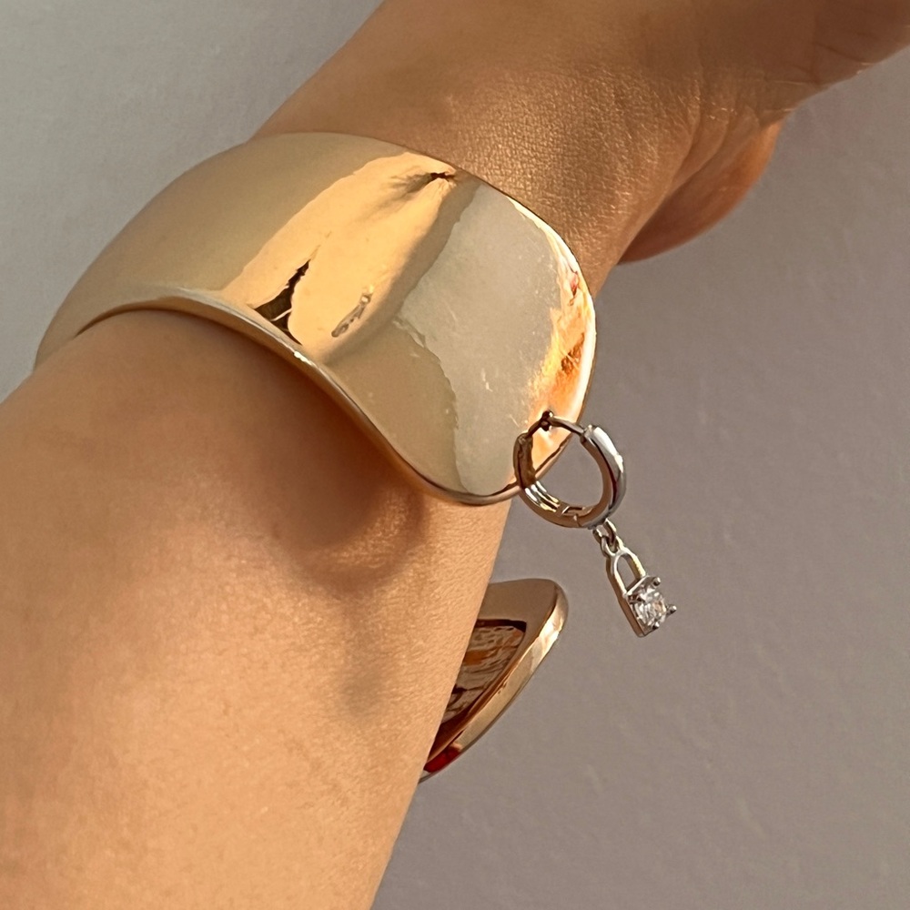 Vintage Punk Modernist Golden Metal Cuff Bracelet Boho hippie with charm nWOT